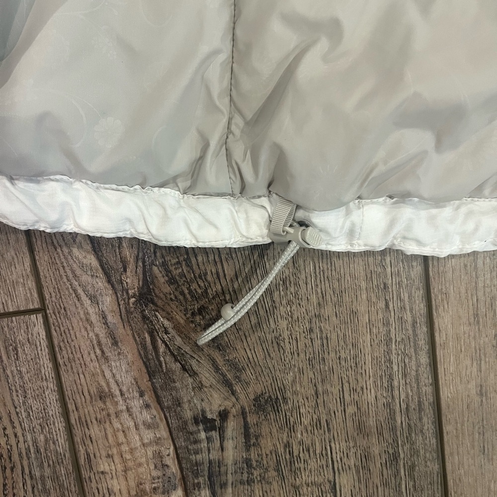 🧥 The North Face Insulated White Quilted Vest – Size S (Men’s/Unisex) - Picture 10 of 14